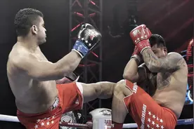 【MMA】大胖子上擂台与肌肉猛男对轰！最后却被打得满脸是血！视频封面