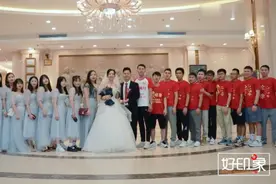 广东一帅哥迎亲，新娘酒店出嫁，带着她出门，兄弟姐妹团很强大视频封面