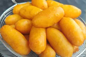 红薯里加加入一碗糯米粉，教你做外酥里嫩的炸果子，做法简单真香视频封面