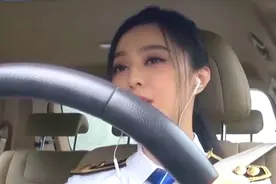当明星也去打工，范冰冰开出租车赚钱，路人见到兴奋到语无伦次视频封面