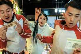 短剧：两学生饭店吃饭，第一天被坑，第二天学聪明了视频封面