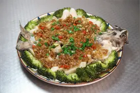 江团怎么做才好吃？大厨教你独特做法，做法简单，蒜香浓郁真过瘾视频封面