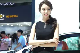 韩国釜山车展BIMOS赛车车型黑衣美女车模 笑容很治愈视频封面