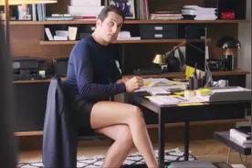 一部既搞笑又意味深长的电影，当男人穿上短裙的世界会是怎样？视频封面