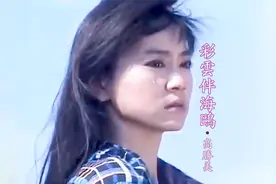 当30岁刘雪华遇上43岁秦汉，高胜美一首《彩云伴海鸥》，勾起回忆视频封面