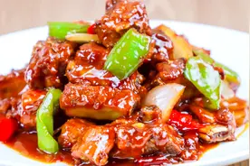 厨师长做正宗红烧排骨，学会这两个秘诀，鲜嫩入味#吃货最光荣#