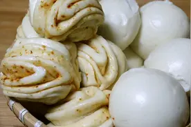 教你老酵母蒸馒头，掌握好老酵母发面，碱面的用量，馍又白又暄软视频封面