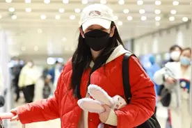 运动套装怎么穿美？象宋祖儿这样穿红外套配白色运动服，甜美清爽视频封面