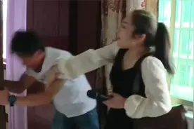 丈夫办公室恋情热风波，小三发裸照挑衅原配，妻子忍无可忍大爆发视频封面