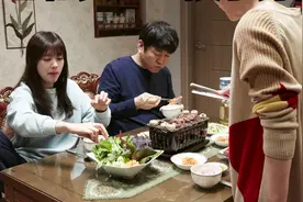 老爸和女儿互换了身体，发生了不可思议的事情视频封面