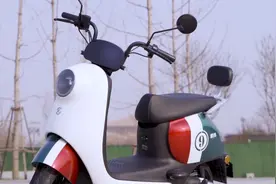 颜值和性能结合的爱玛电动车露娜W290，充电快，适合小姐姐代步视频封面