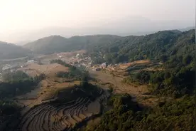 重走信宜北界石垌村-教师村文人村，村庄美，村后的山路摩行刺激视频封面