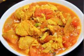 80岁老厨师，教我西红柿炒鸡蛋正确做法，你别说这味道家人都喜欢