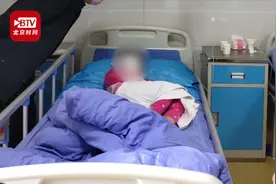 女童小区内被阿拉斯加扑咬脸部受伤 警方：属禁养犬 将依法处置视频封面