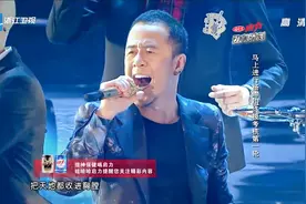 好声音：杨坤带队献唱《牧马人》，气势磅礴真带劲，全场沸腾了！