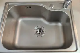 简单的方法，让不锈钢水槽干净如新，顽固的污渍也能洗掉视频封面