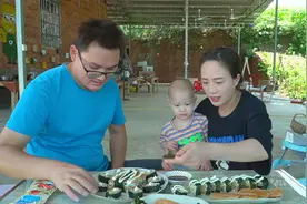 家里的剩米饭不要扔，小妹儿把它做成紫菜包饭，一口一个还不够吃