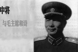 肖向荣是开国中将，也是军委办公厅主任，经常与毛主席和诗视频封面