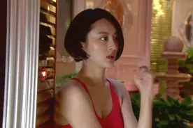 火凤凰：恐怖分子欺负美女，女特种兵霸气相救，美女救美女视频封面