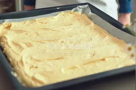 简易水果蛋糕胚。