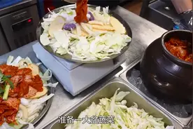 大叔卖“最怪”酒缸肉，200块一份吃一口都醉，靠它年收入破百万视频封面