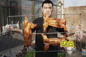 天热吃道秘制烤兔，焖炉烤制俩小时，抹上秘制调料，口感紧实入味视频封面