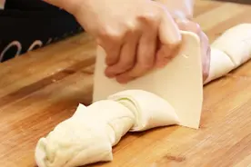 “芝麻烧饼”层多酥脆超好吃，诀窍全在这一步，掰开一看馋到了！