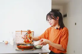 新房开火的第一顿，吃个剁椒鱼头，以后的日子也要红红火火呀视频封面
