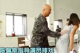 陈佩斯指导演员拍戏，严厉要求不松懈，太敬业了丨影云