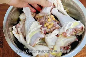 家常炖老母鸡，不用炖5个小时，教你一妙招，30分钟鸡肉软嫩入味视频封面