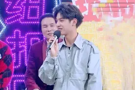 黄明昊模仿合集，当众学周崇光说情话，结果画风突变蔡徐坤傻眼视频封面