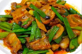 下饭菜“蒜苗回锅肉”照着做，比外面买的更好吃，肉香不腻真解馋视频封面