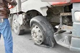 爆胎应急装置工作原理揭秘，有了这玩意，危机时刻能保命！视频封面