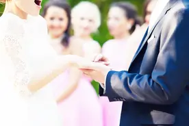 匈牙利拿1千万福林免息贷款鼓励结婚，结婚量比上个月飙增29%以上视频封面