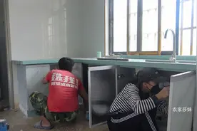 如今农村的条件真不错，家家都把自己的房子装修了，厨房也不例外视频封面