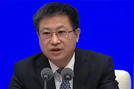 国家统计局：2022年末中国男性人口比女性人口多3237万人视频封面