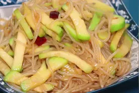 青萝卜炒粉条怎么做好吃？我家这样做，既好吃又健康，简单易学