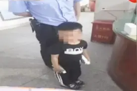 4岁男孩独自徒步三公里，流浪街头被警察发现，出走原因感动民警视频封面