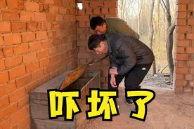 破房发现个木箱子，打开后吓得小伙连滚带爬往外跑，里面到底有啥