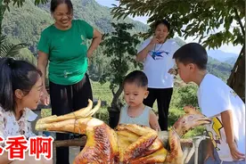 五指毛桃根发霉了，三嫂脑洞大开拿来烤土鸡，金黄酥脆太惊喜了视频封面