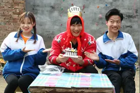 妈妈生日2：兄妹为妈妈庆生，谢谢您的疼爱，余生换我们守护您视频封面