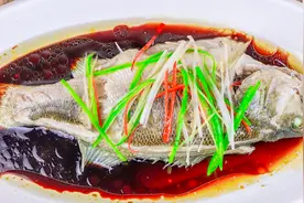 清蒸鱼鲜嫩不腥有秘诀，做法简单，看一遍就会，适合所有清蒸鱼