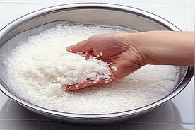煮米饭时，大米到底洗几遍好？今天总算知道答案了，早清楚就好了