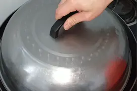 白菜最近超火的一个吃法，不炒不炖，简单营养，一开锅盖，看饿了