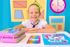 国外小女孩上学大突击，忘记穿校服背书包闹出大笑话视频封面