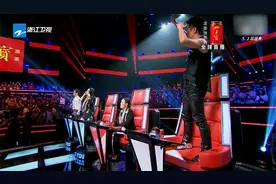好声音：姑娘摇滚嗓真够嗨，3位导师转身就算了，哈林嗨到椅子上