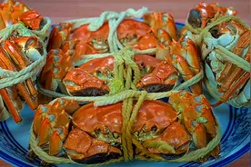 蒸螃蟹，直接放姜片就错了，海鲜老板教我一招，鲜嫩不腥营养美味