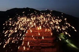 沉浸了多年的石家庄狮身人面像华丽大变身 上演千年绝技“打铁花视频封面