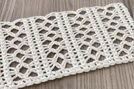 这款花样清新又别致，钩夏日衣裙非常有特色，钻格花条编织教程