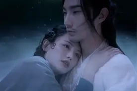 这首《回忆那么伤》凄美动听，幻想过地久天长，只能在回忆里逞强视频封面